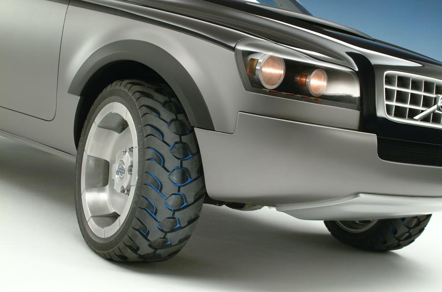  Volvo ACC Adventure Concept 2001 года  (фото 7 из 15)